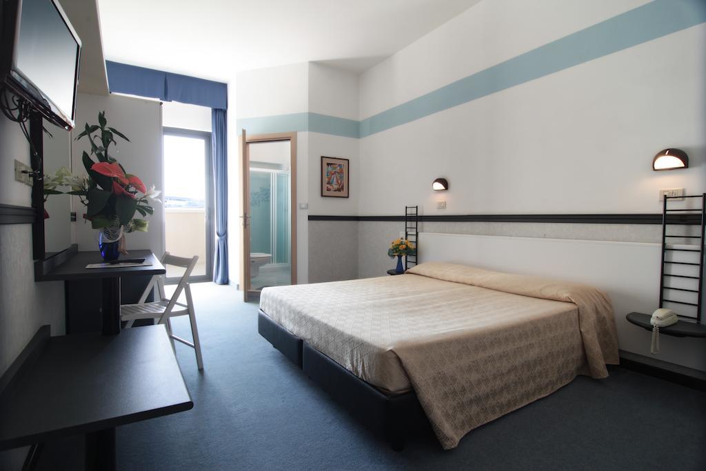 Hotel Acropolis Cattolica Rum bild