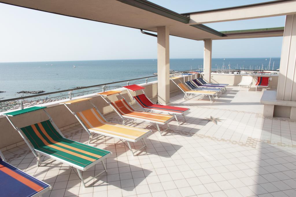 Hotel Acropolis Cattolica Exteriör bild